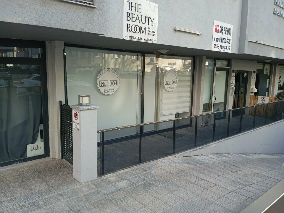 Sales agent No. 304 Online Sales Center, Izmir, photo