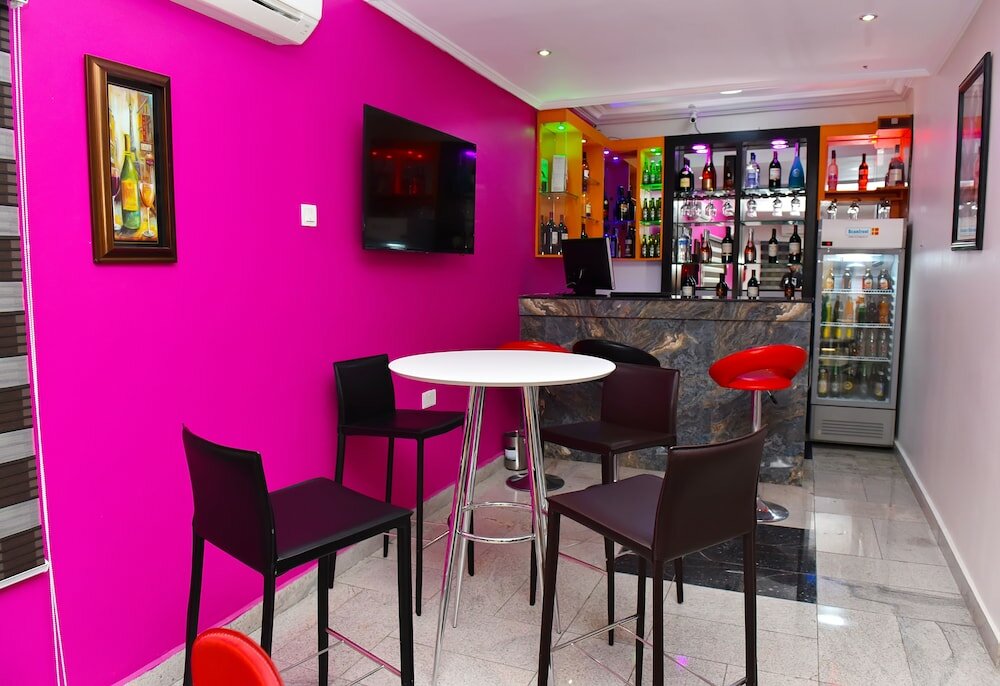 Фото Somerset Suites