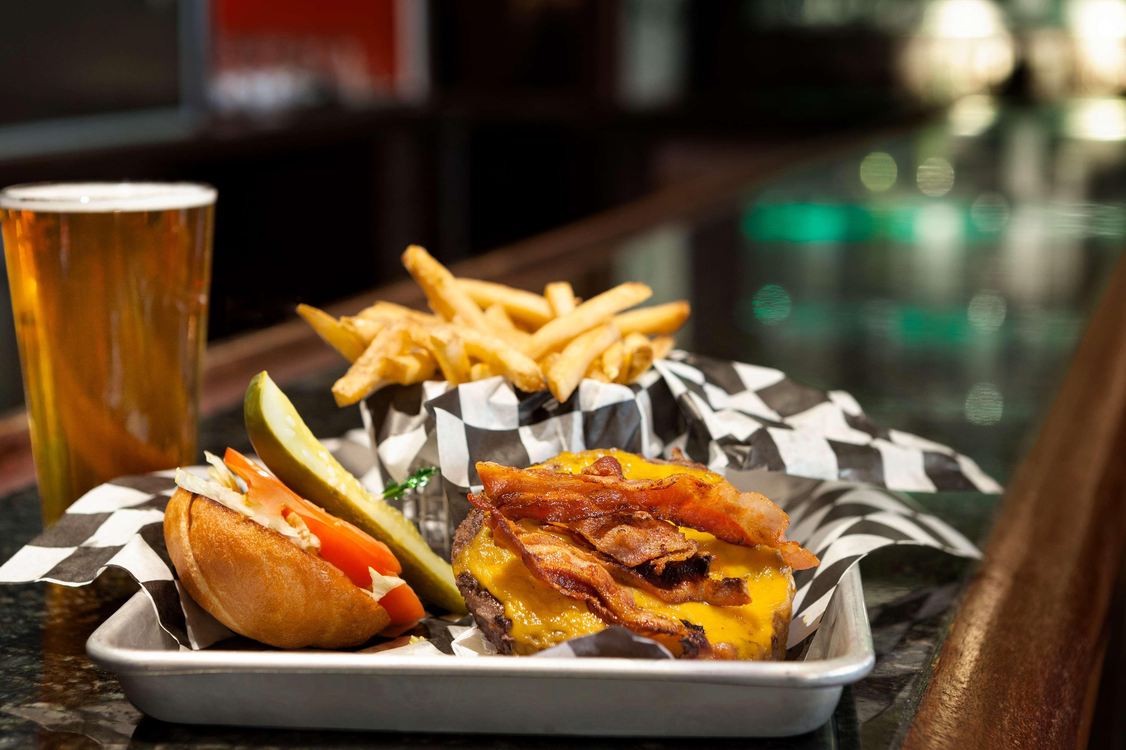 Фото Radisson Hotel Baltimore Downtown - Inner Harbor