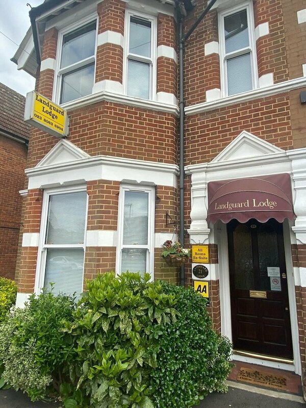 Гостиница Landguard Lodge в Саутгемптоне