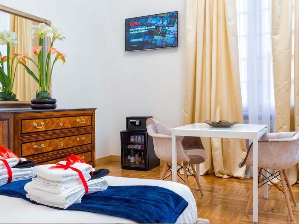 Фото Queen Palace Suites