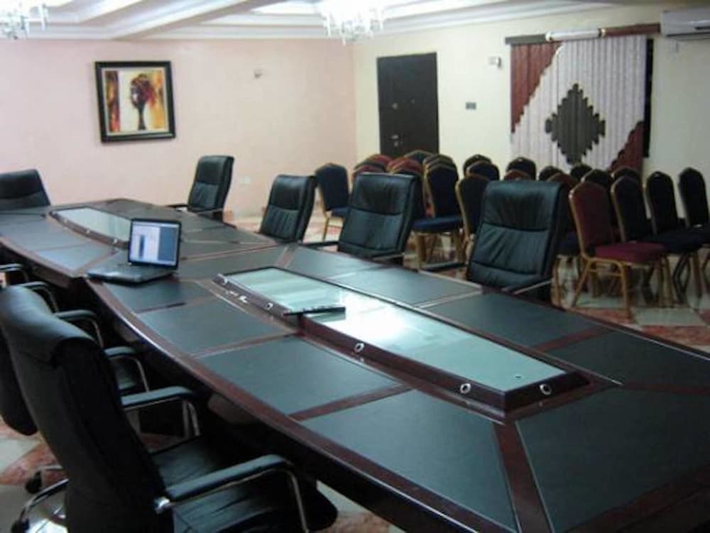 Фото Hymax Grace Hotel and Suites