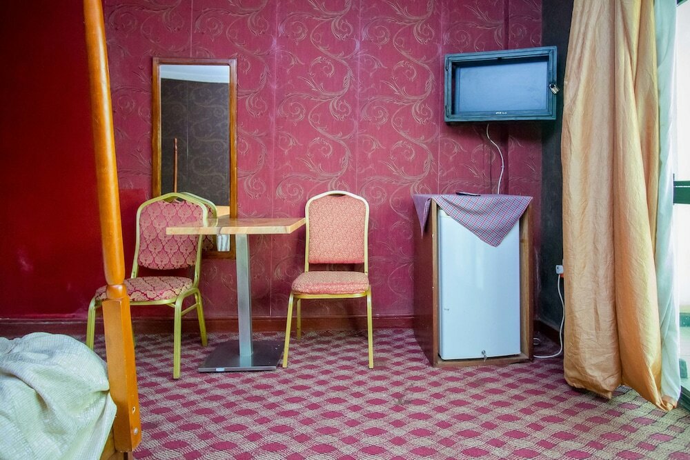 Фото Chez Johnson Hotel