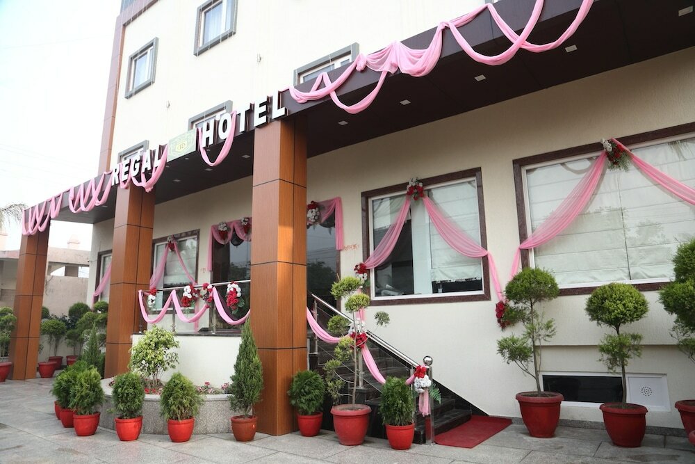 Фото Regal Hotel and Restaurant