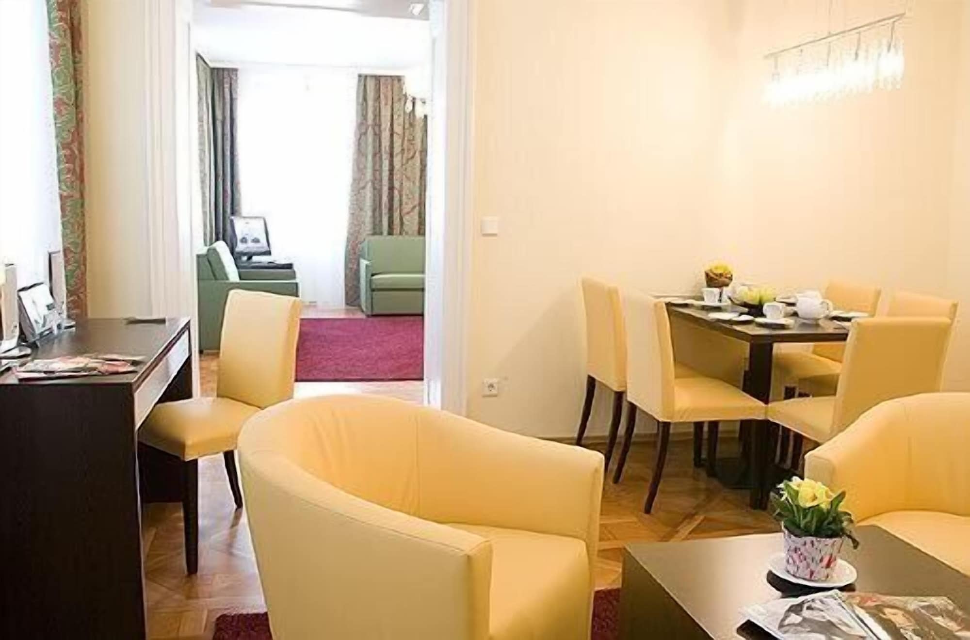 Фото Appartments in der Josefstadt