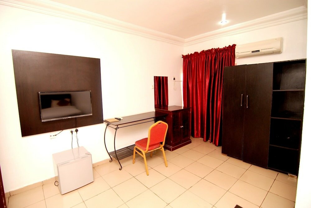 Фото Silverland Hotel and Suites