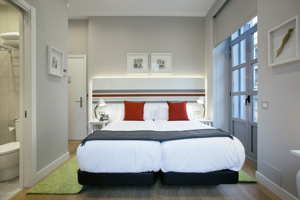 Фото Legazpi Doce Rooms & Suites