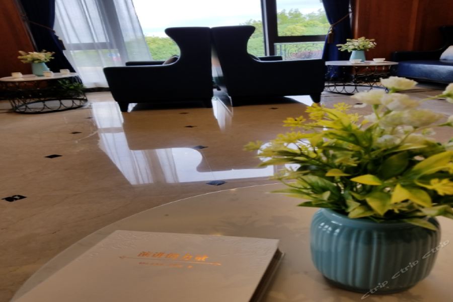 Фото Linjiang International Cruise Hotel