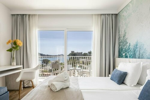 Внешний вид отеля Hotel Tora в Кальвии, фото 2