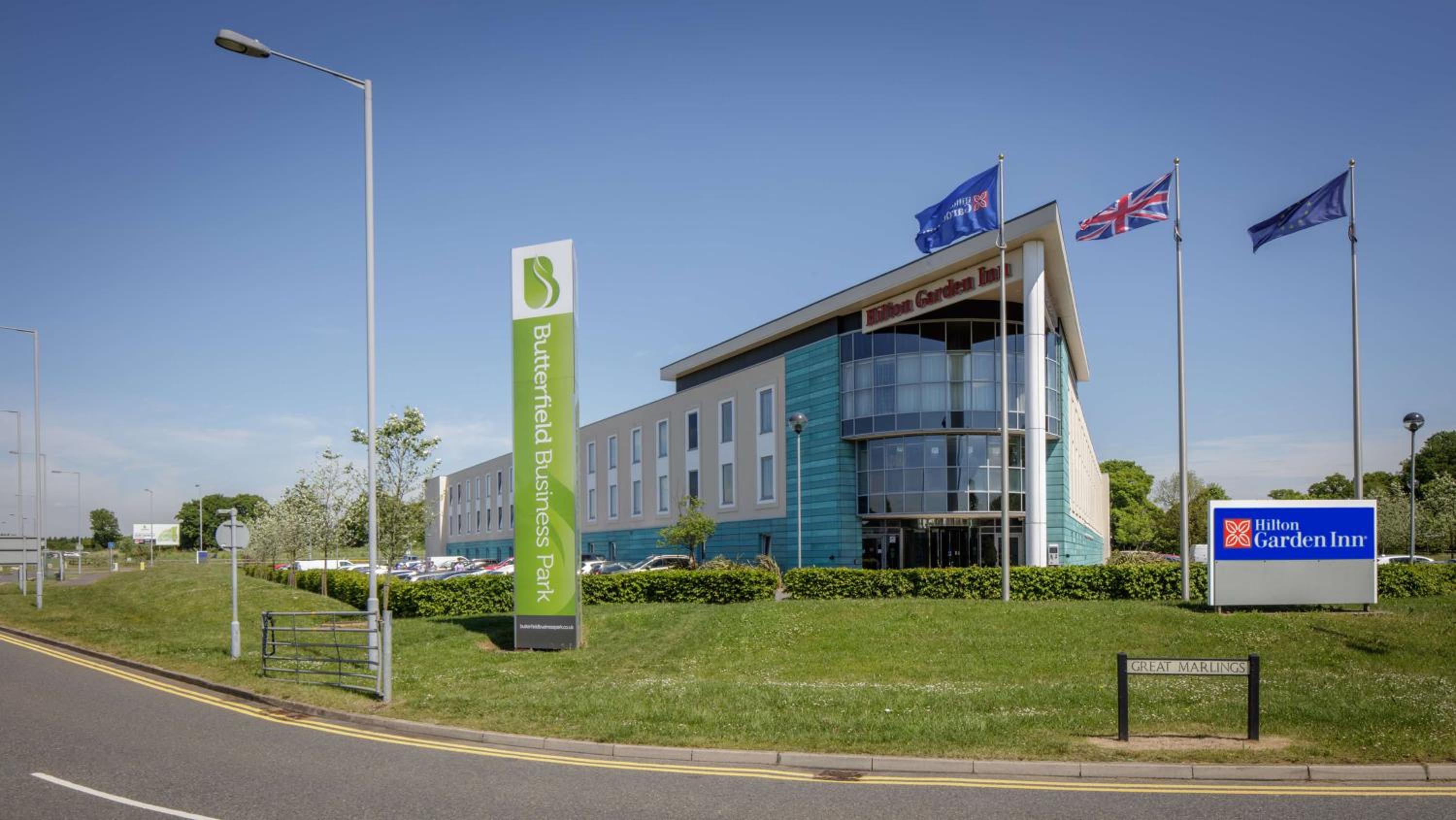 Фото Hilton Garden Inn Luton North