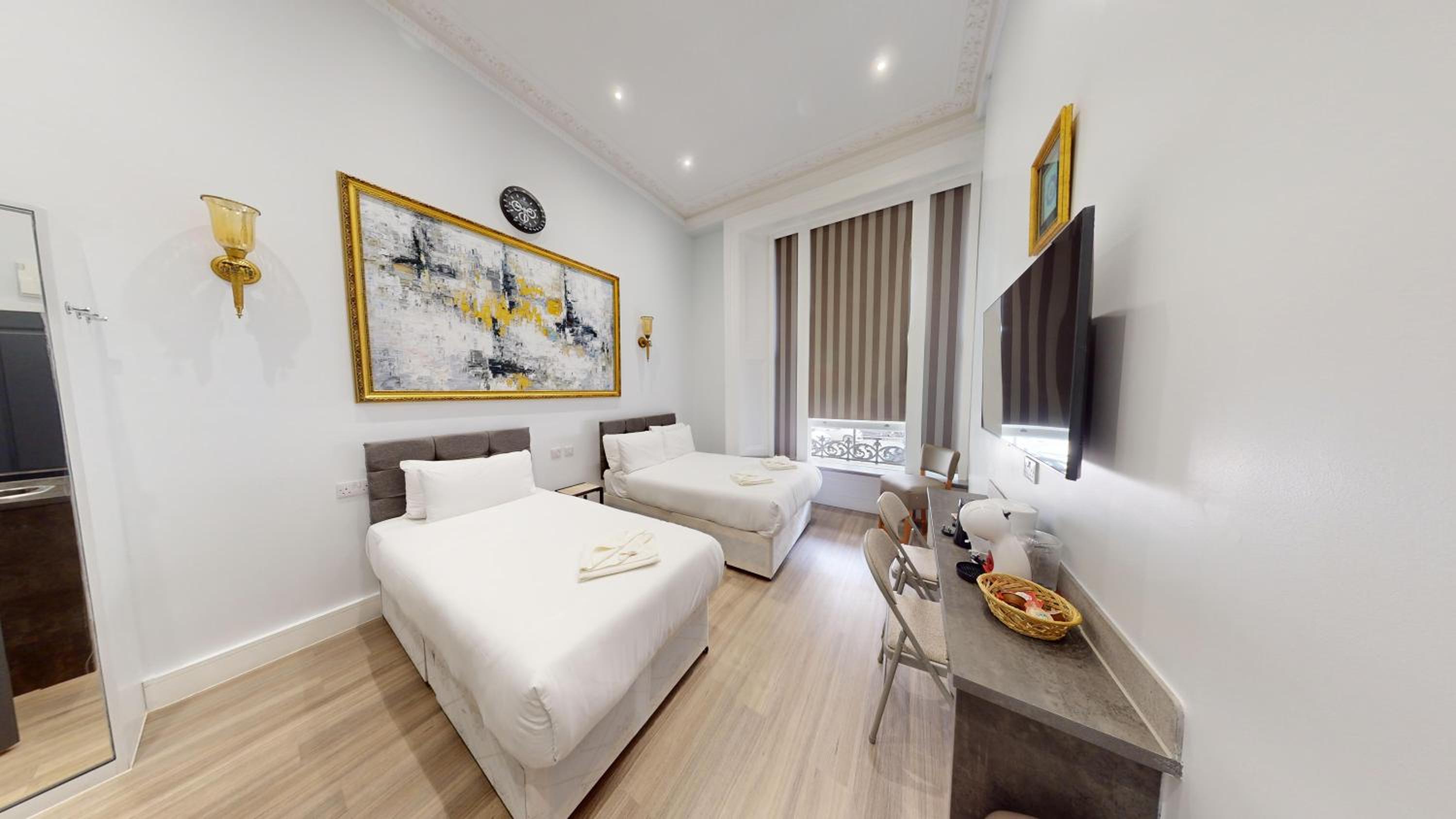 Фото Hyde Park Economy Apartments