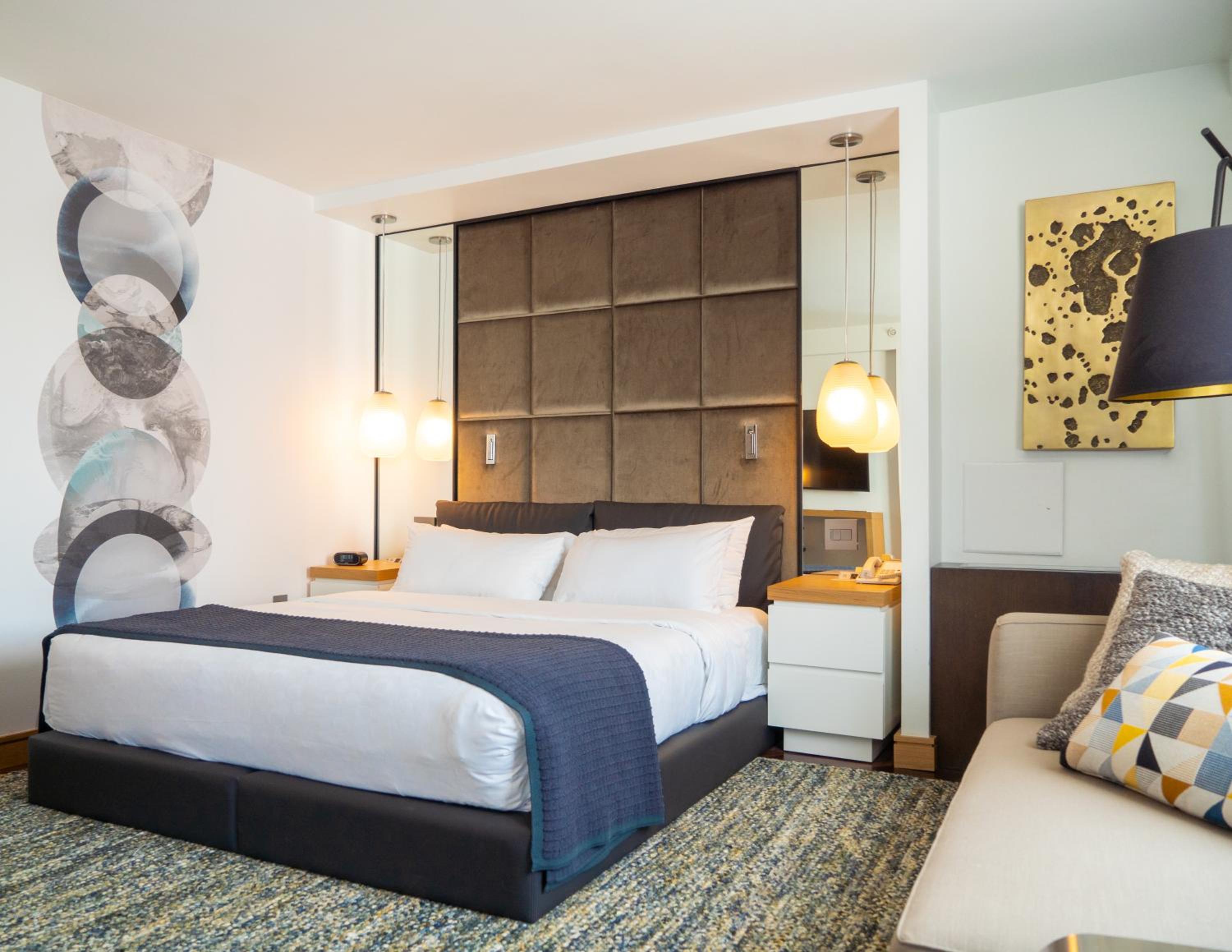 Фото The Windsor Suites