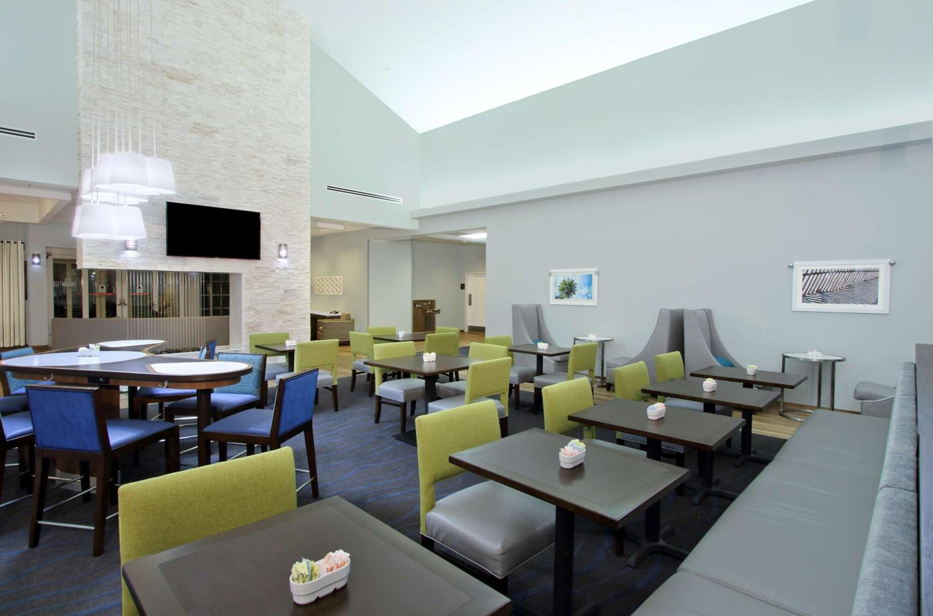 Фото Homewood Suites by Hilton Miami Airport West