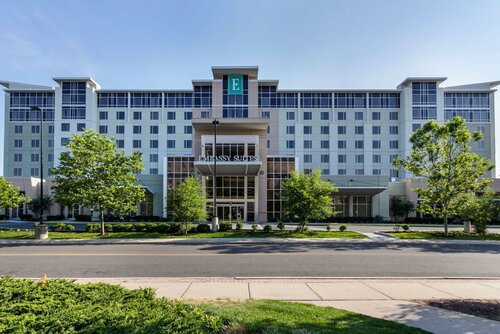 Гостиница Embassy Suites Newark Airport в Элизабет