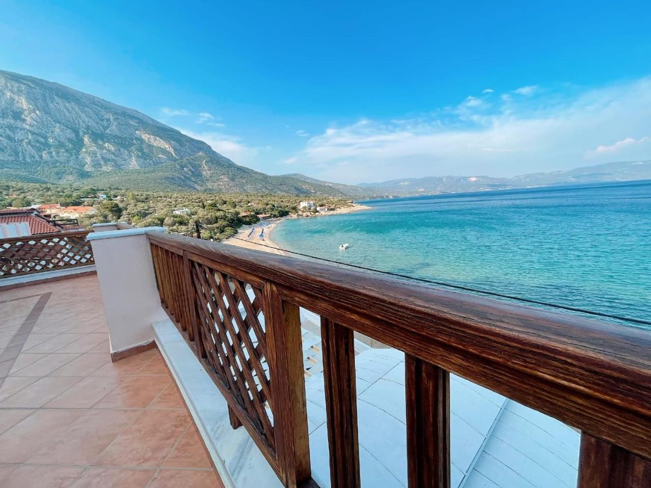 Фото Nereides Seaside Apartments