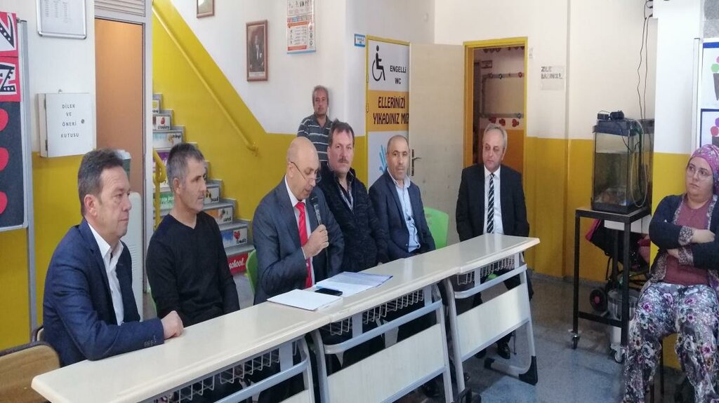 School Capak Secondary School, Torbali, photo