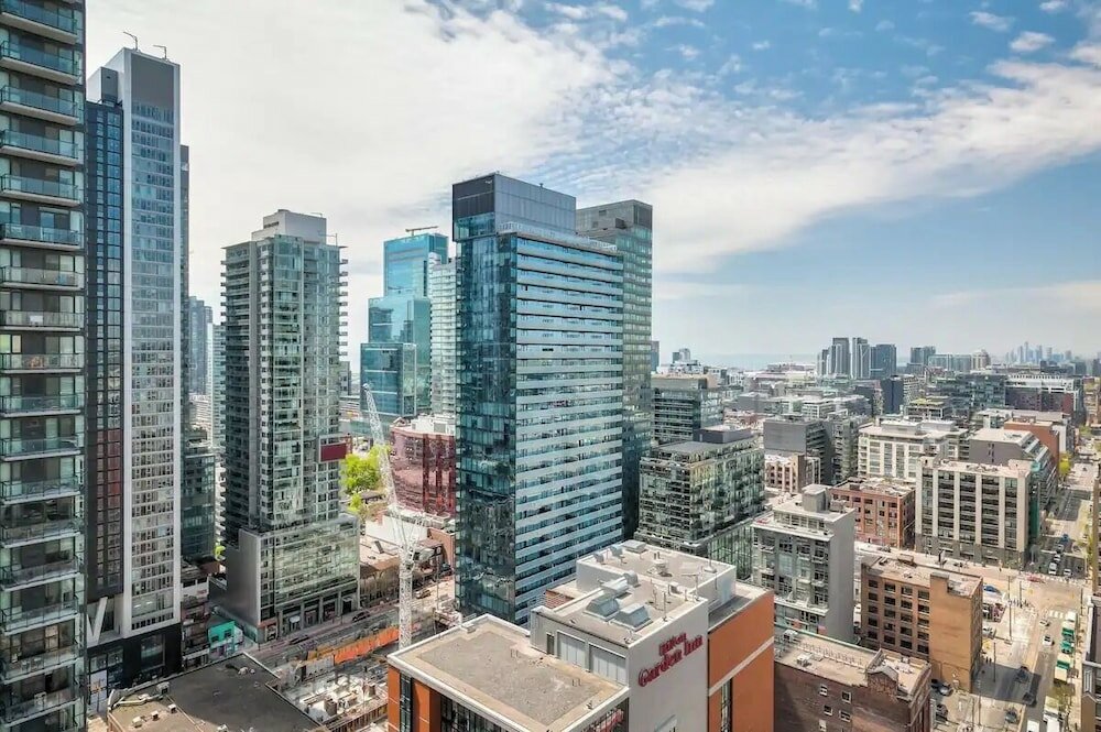 Фото Waterfront Yonge Apartments