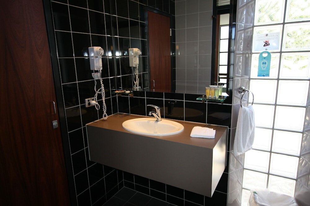 Фото Highlander Hotel Bar Kitchen Rooftop