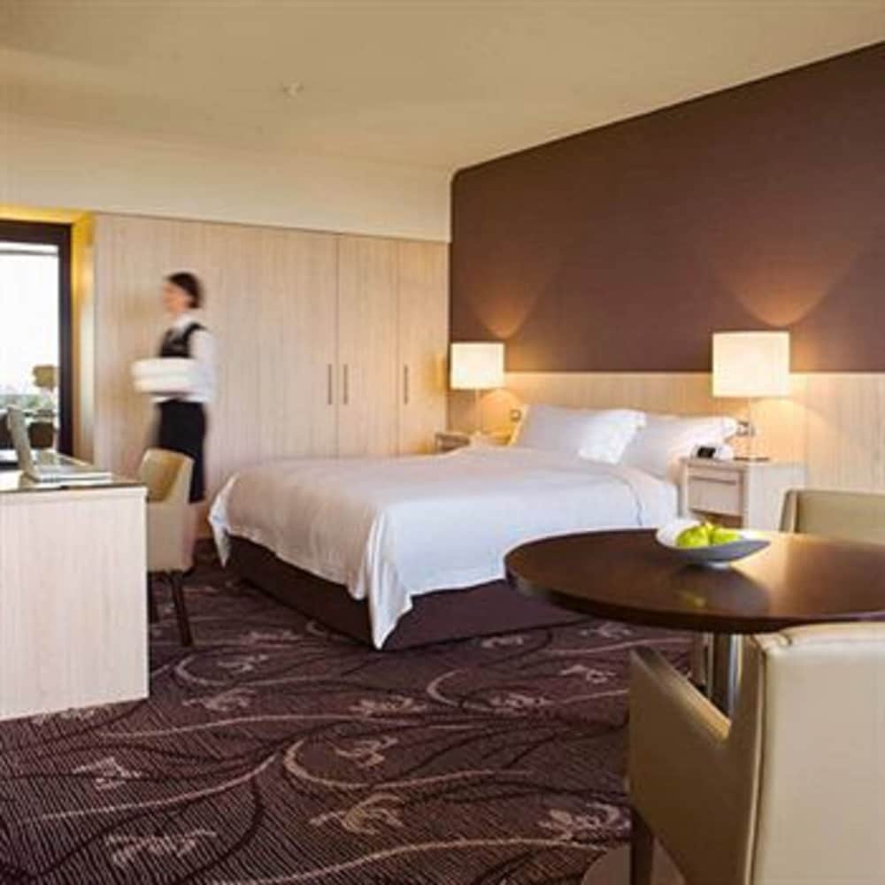 Фото The Lakes Resort Hotel