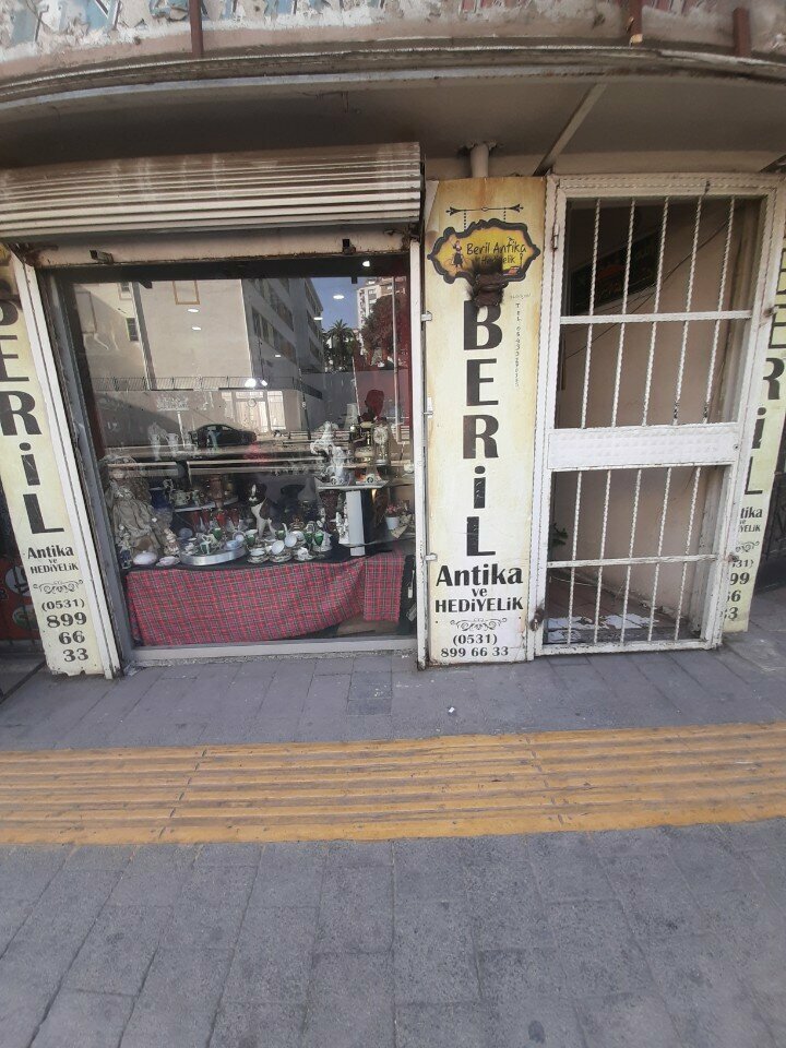 Antique store Beril Antika, Izmir, photo