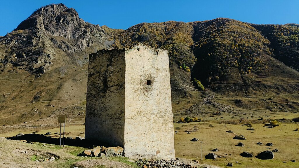 معلم جذب سياحي Безенгийская башня Ак-Кала ، جمهورية قبردينو ‑ بلقاريا، صورة