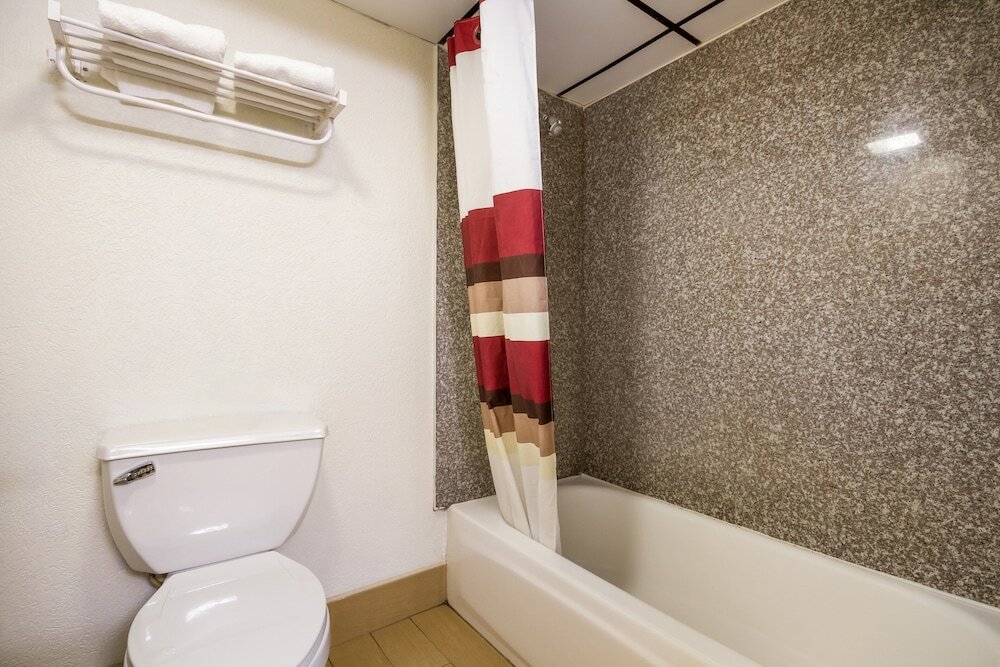 Фото Red Roof Inn Crestview