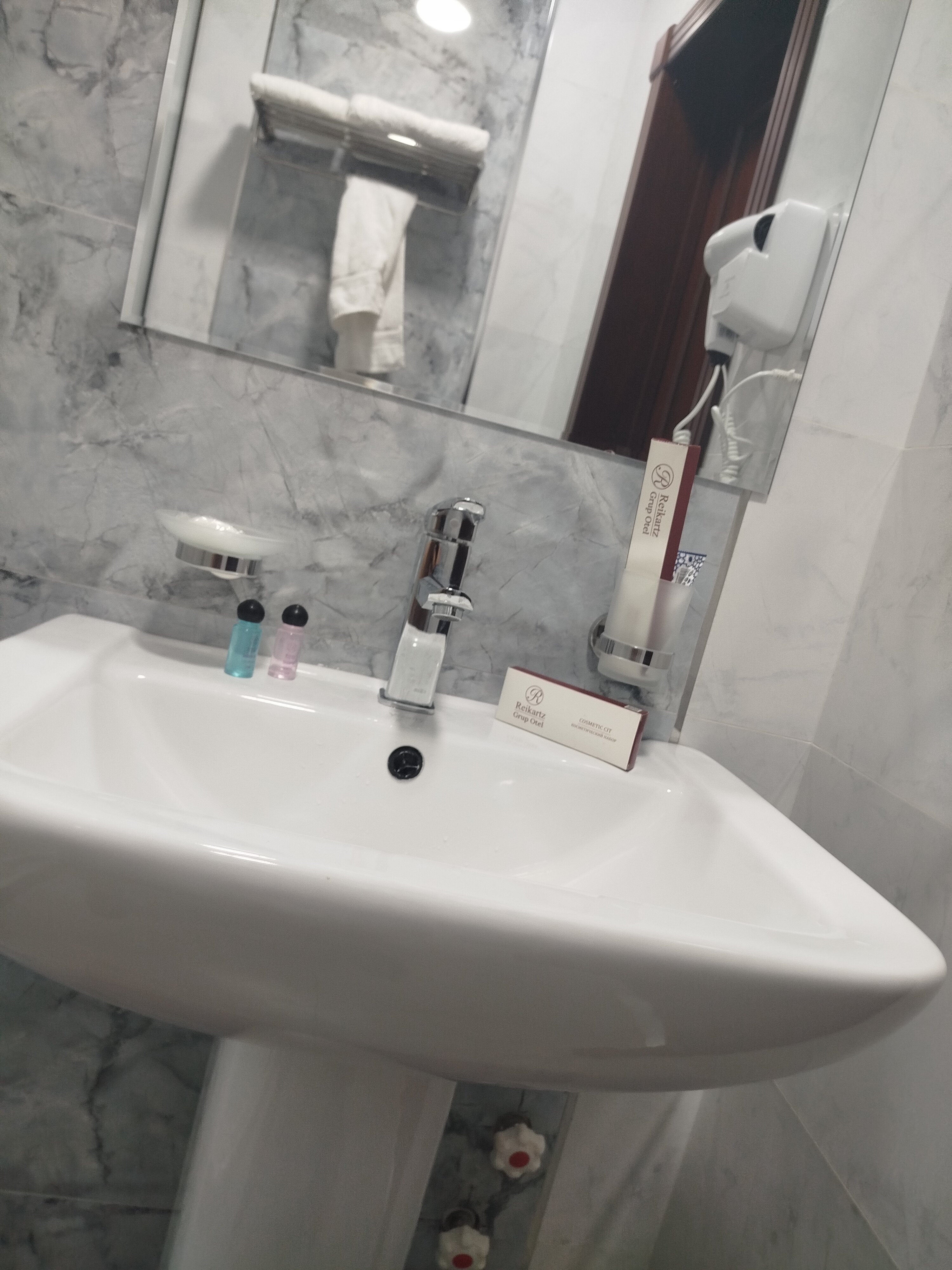 Фото Reikartz Qarshi Hotel