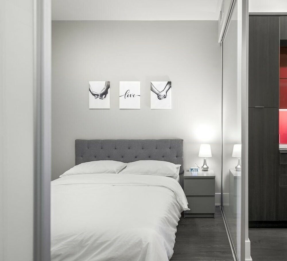 Фото Life Suites Loft - Cn Tower