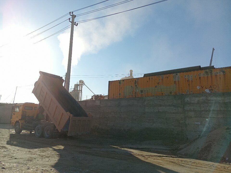 Building mixes Elif Yug, Chimkent, photo