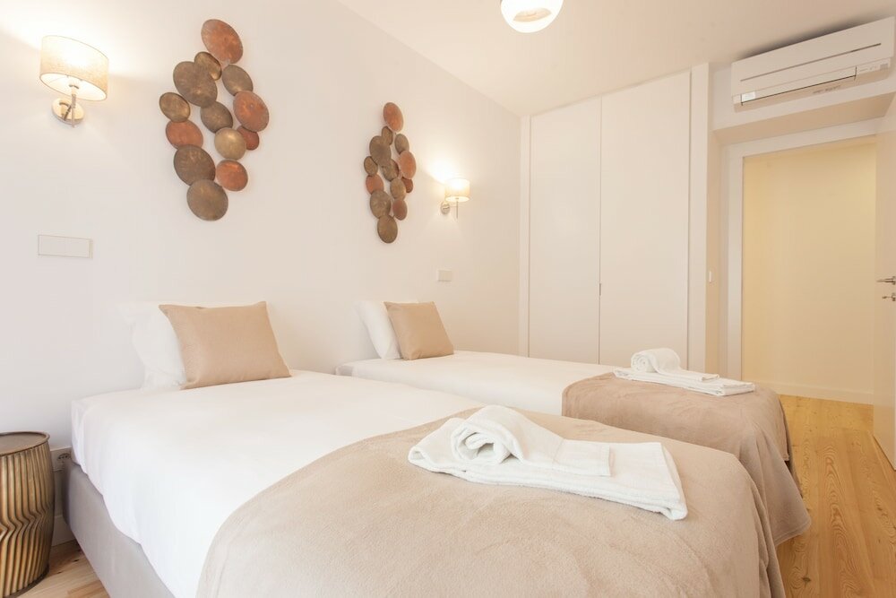 Фото Mouraria Blue Three-Bedroom Apartment w Parking - by Lu Holidays