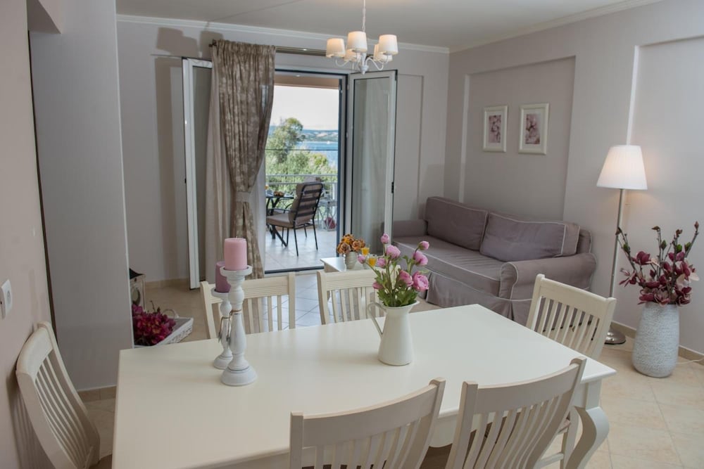 Фото Elodia Apartments