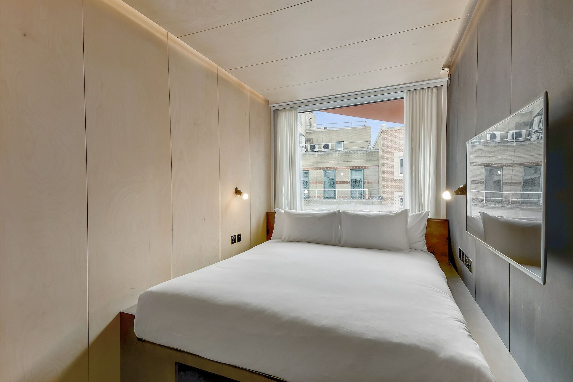 Фото StowAway Waterloo