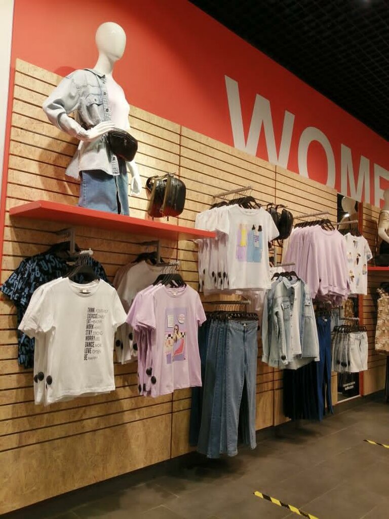 Clothing store O'stin, Orenburg, photo