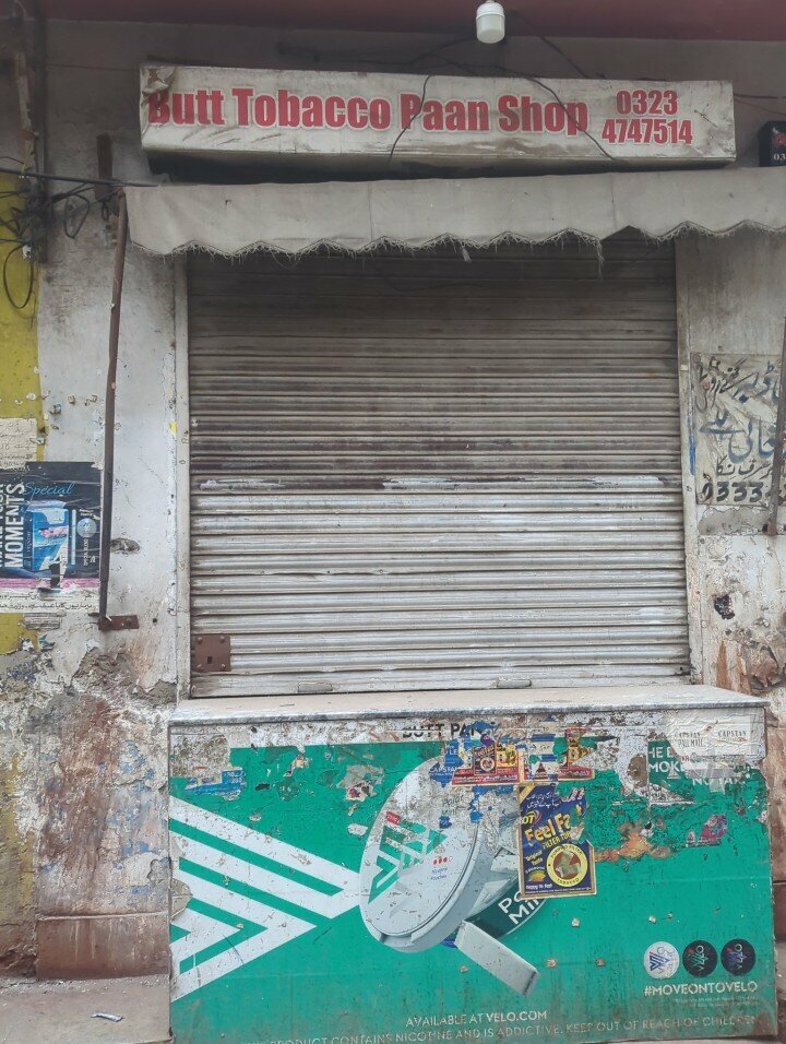 Tobacco products wholesale But Tabaco pan shop, Lahore, photo
