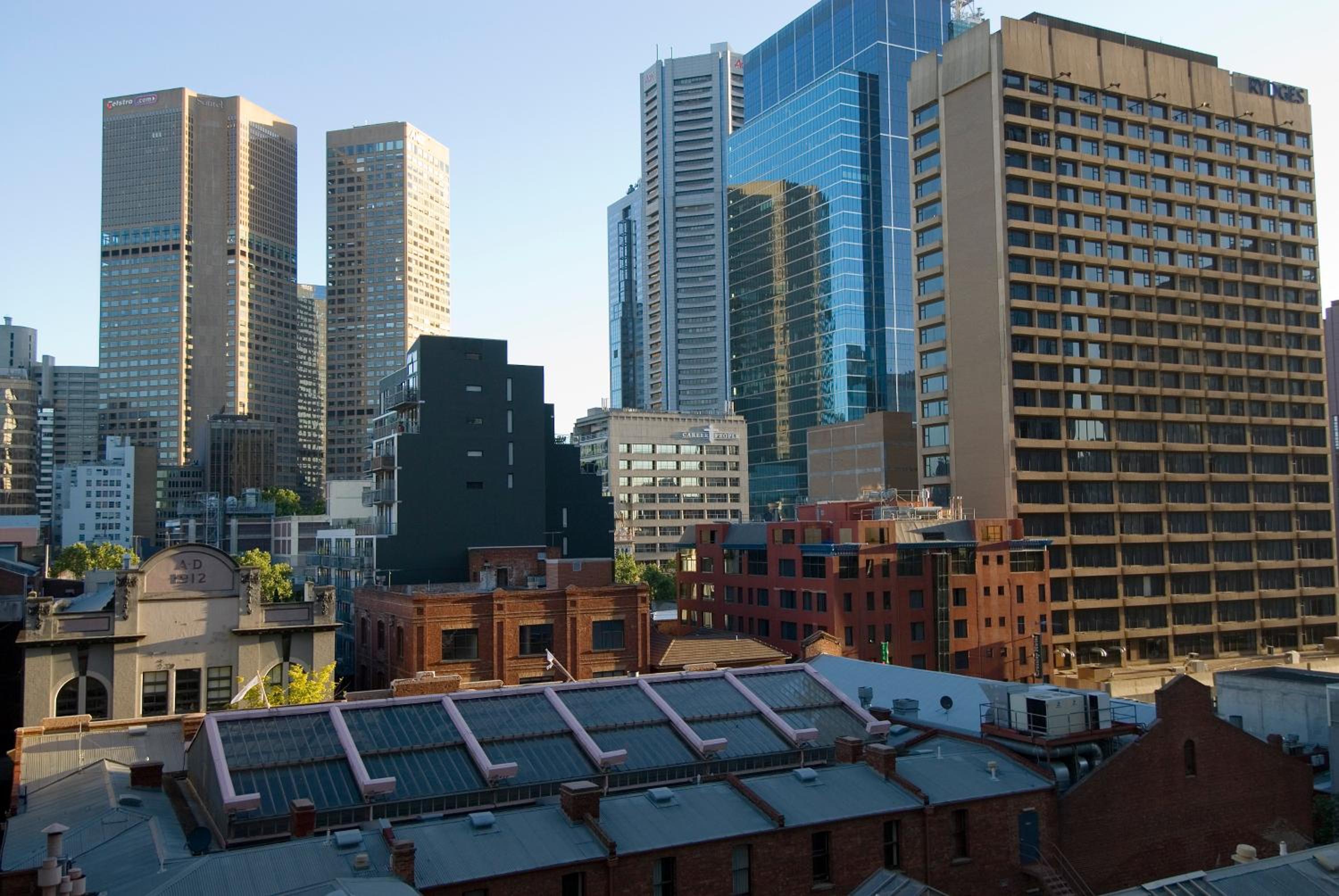 Фото Oaks Melbourne on Lonsdale Suites