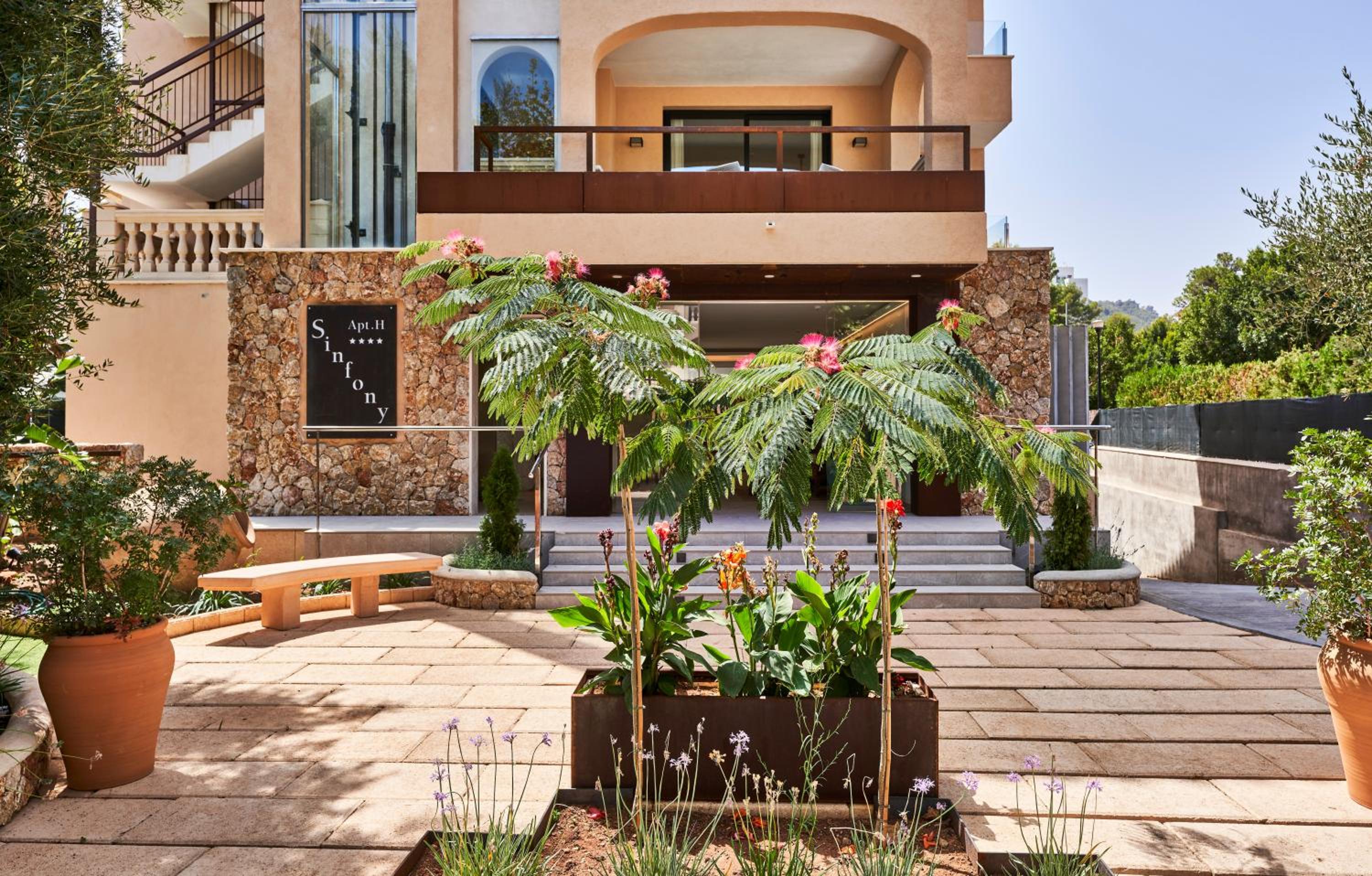 Фото Apartamentos Sinfony