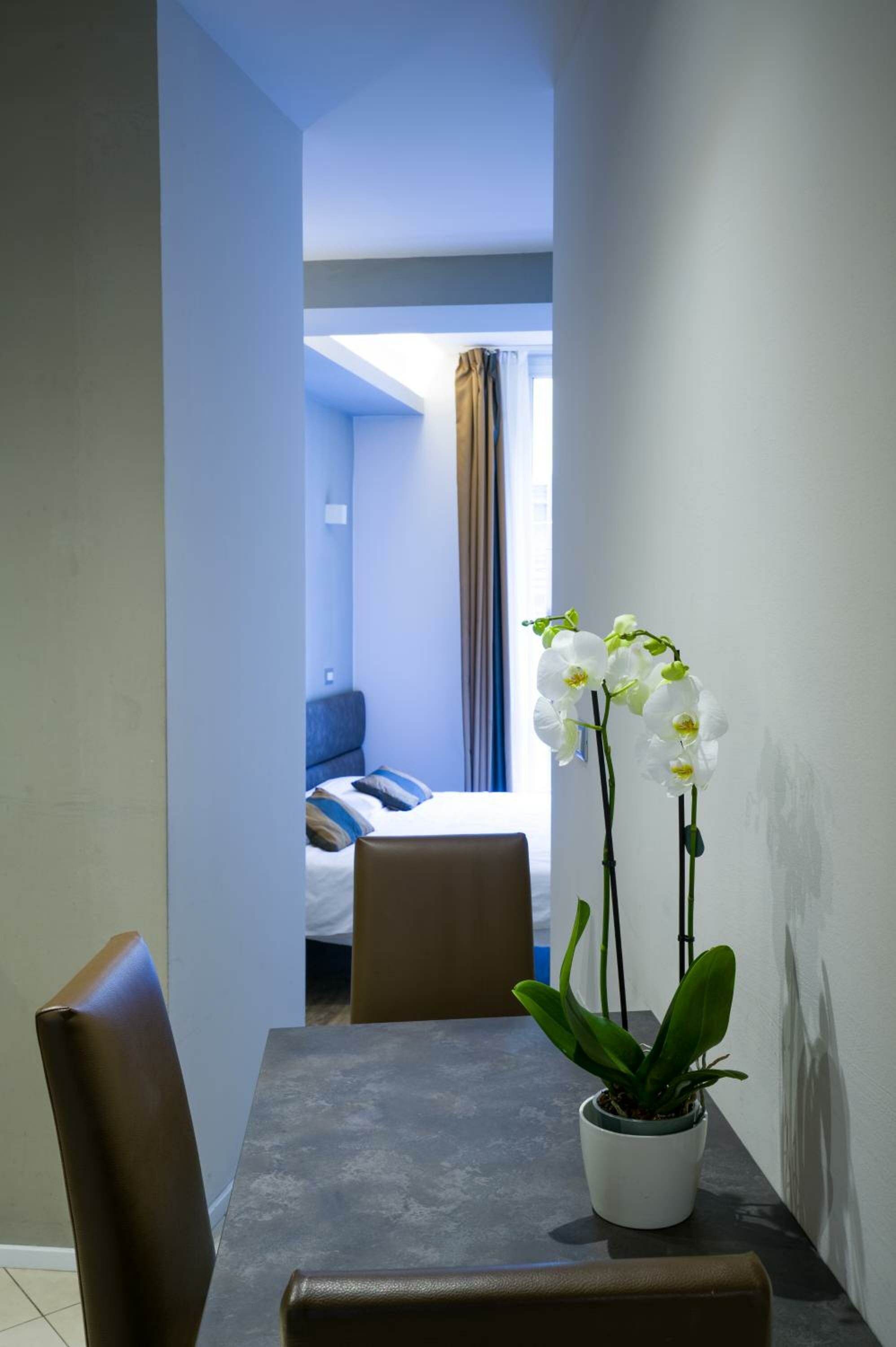 Фото Astoria Suite Apartments