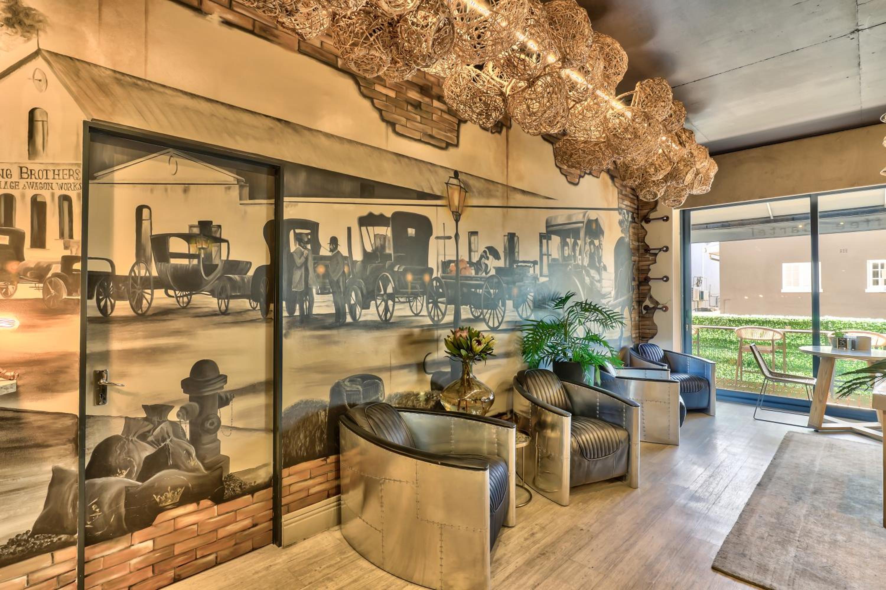 Фото Heritage Square Apartments