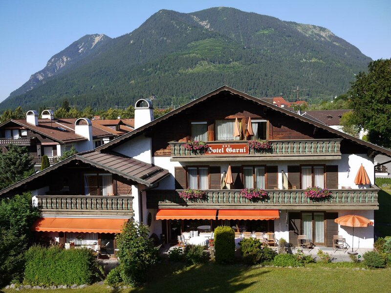 Гостиница Hotel Garni Brunnthaler в Гармиш-Партенкирхене