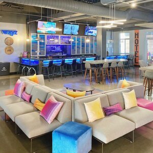  Aloft Newport On The Levee