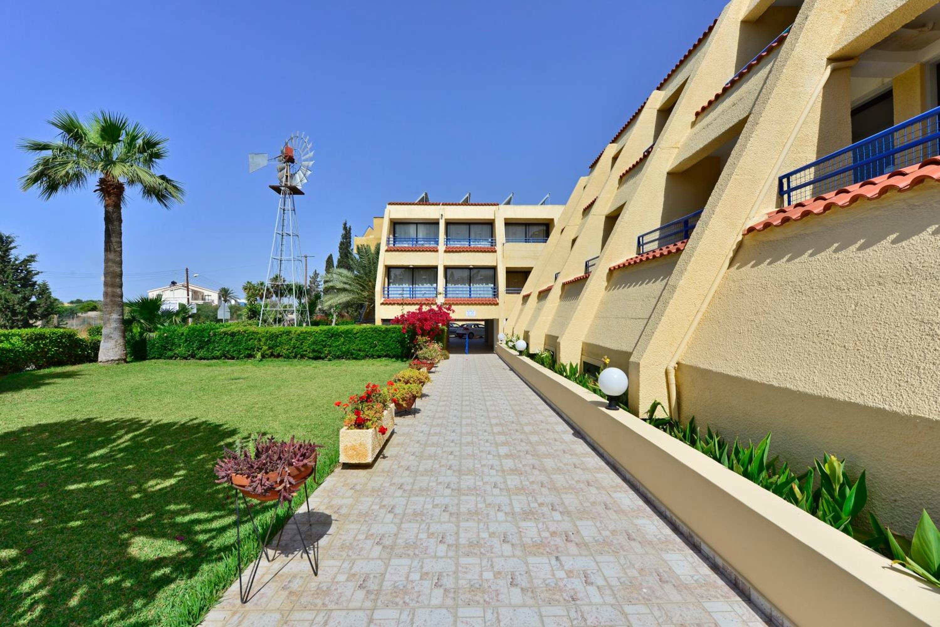 Фото Апартаменты Napa Prince Hotel