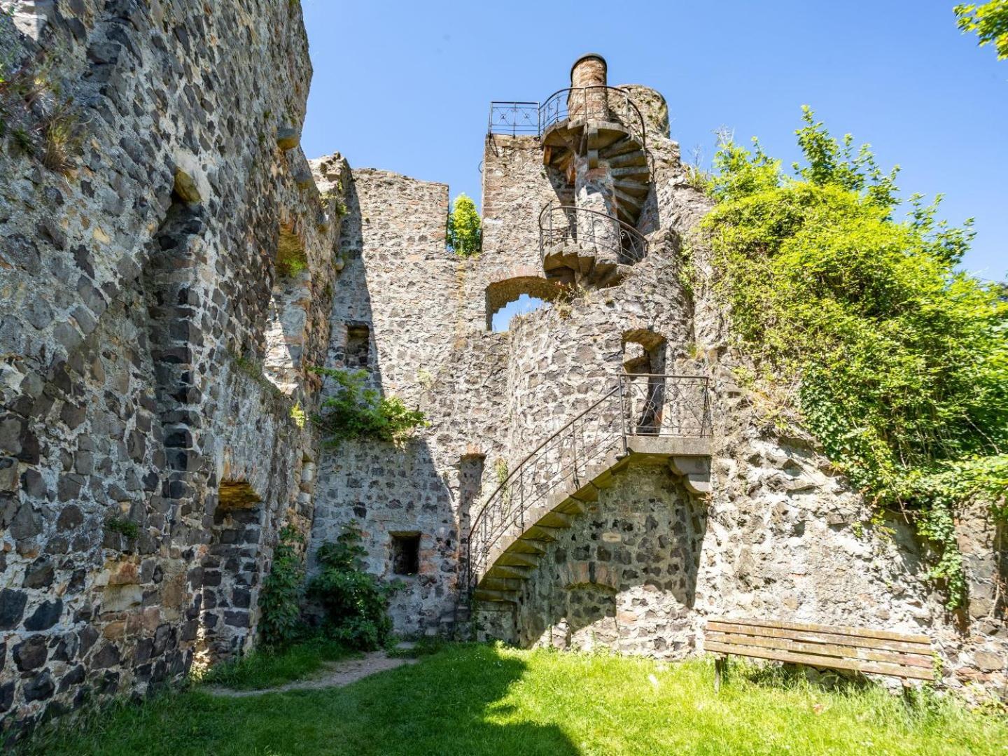 Фото Hotel Burg Staufenberg