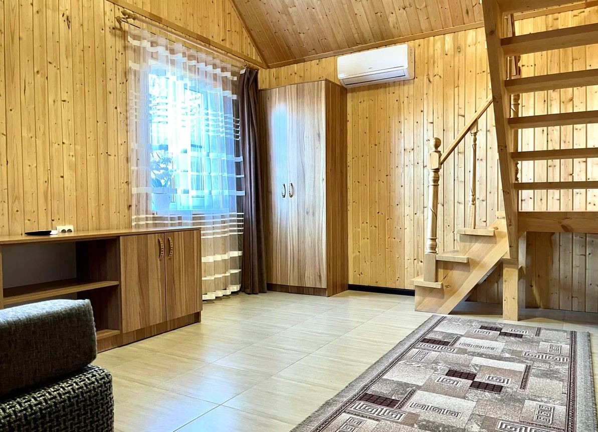 Фото У пруда от Травел Хотелс Антураж