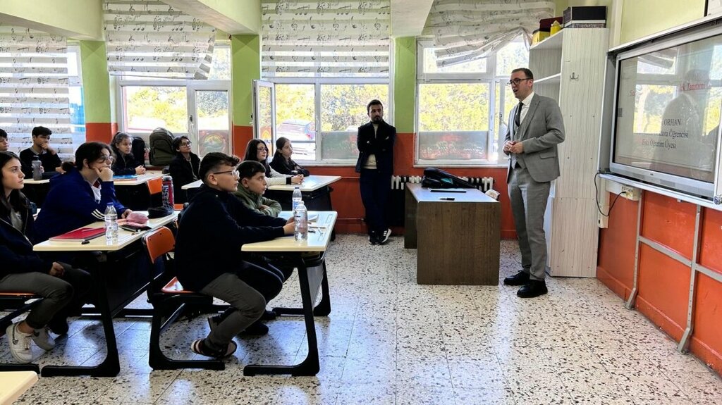 School Central Middle School, Alapli, photo
