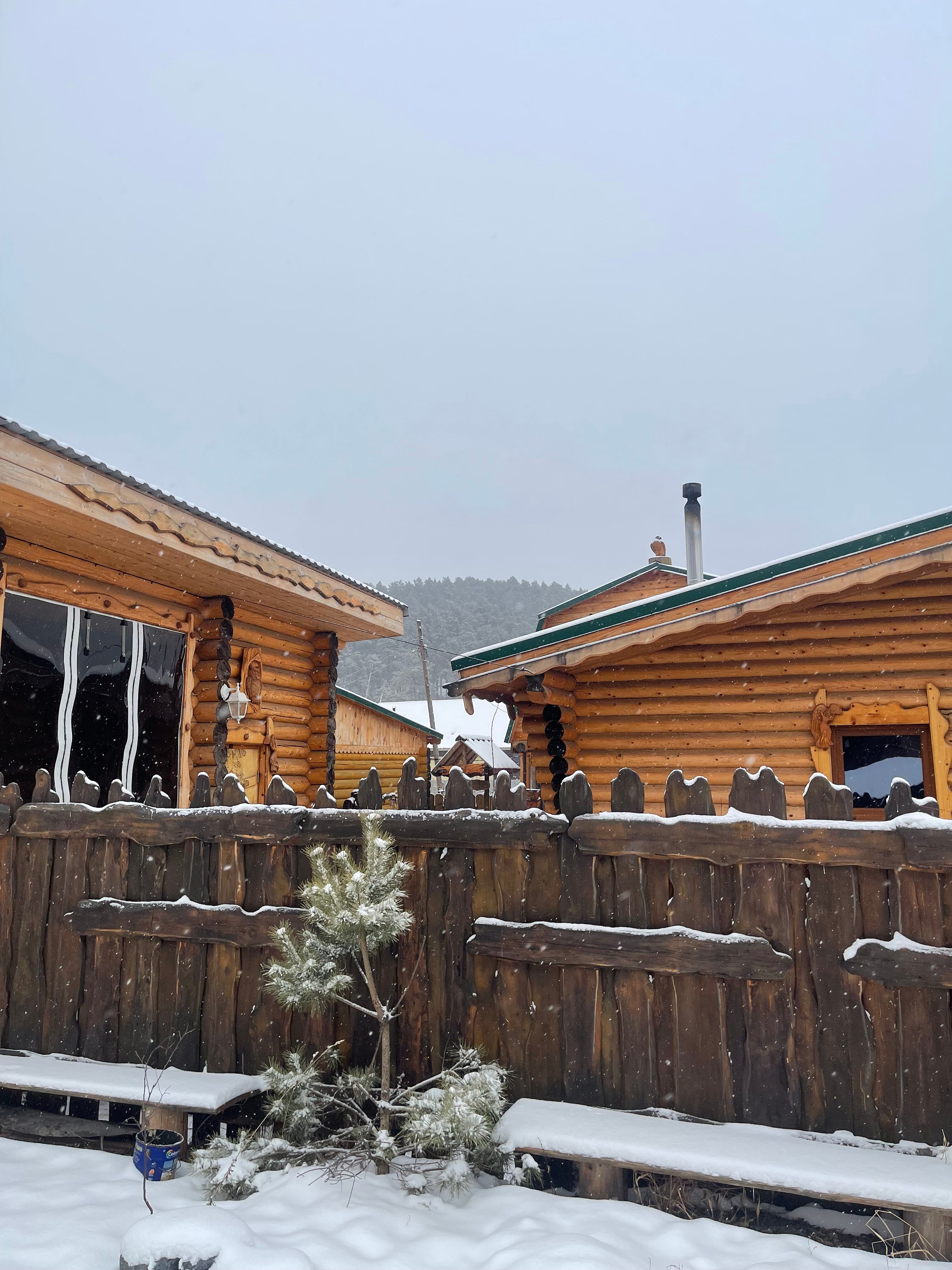 Фото Усадьба у горы