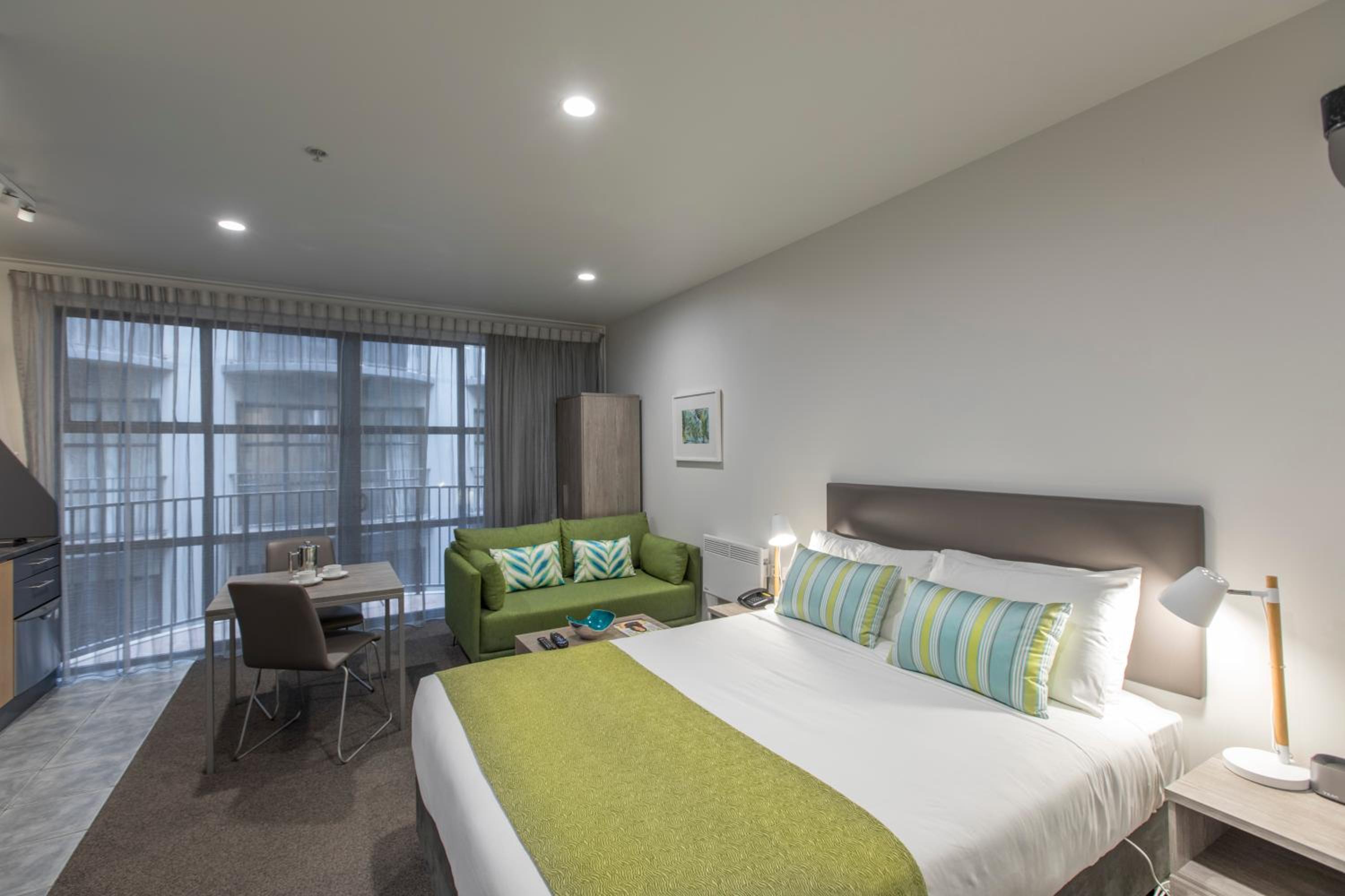 Фото Quest Atrium Serviced Apartments