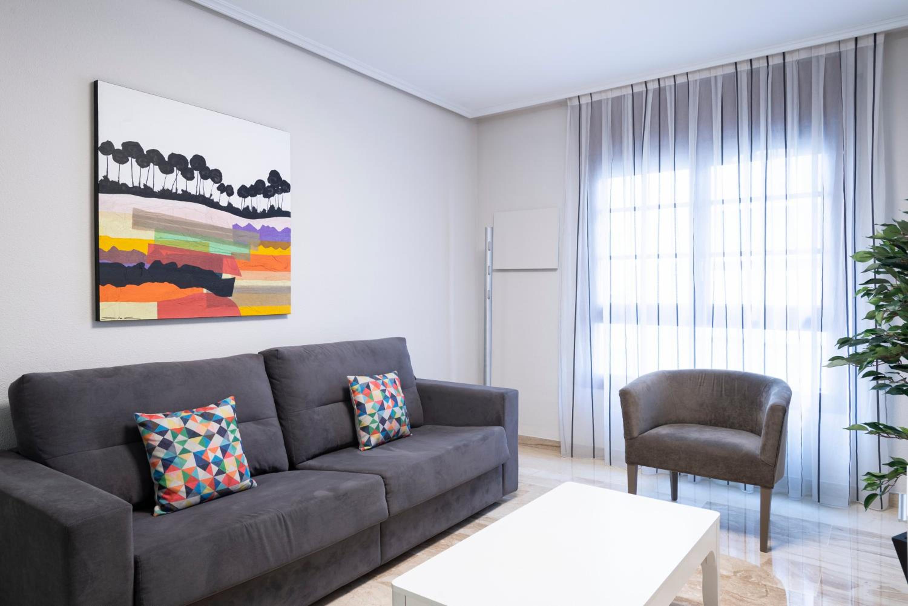 Фото Apartahotel Los Girasoles