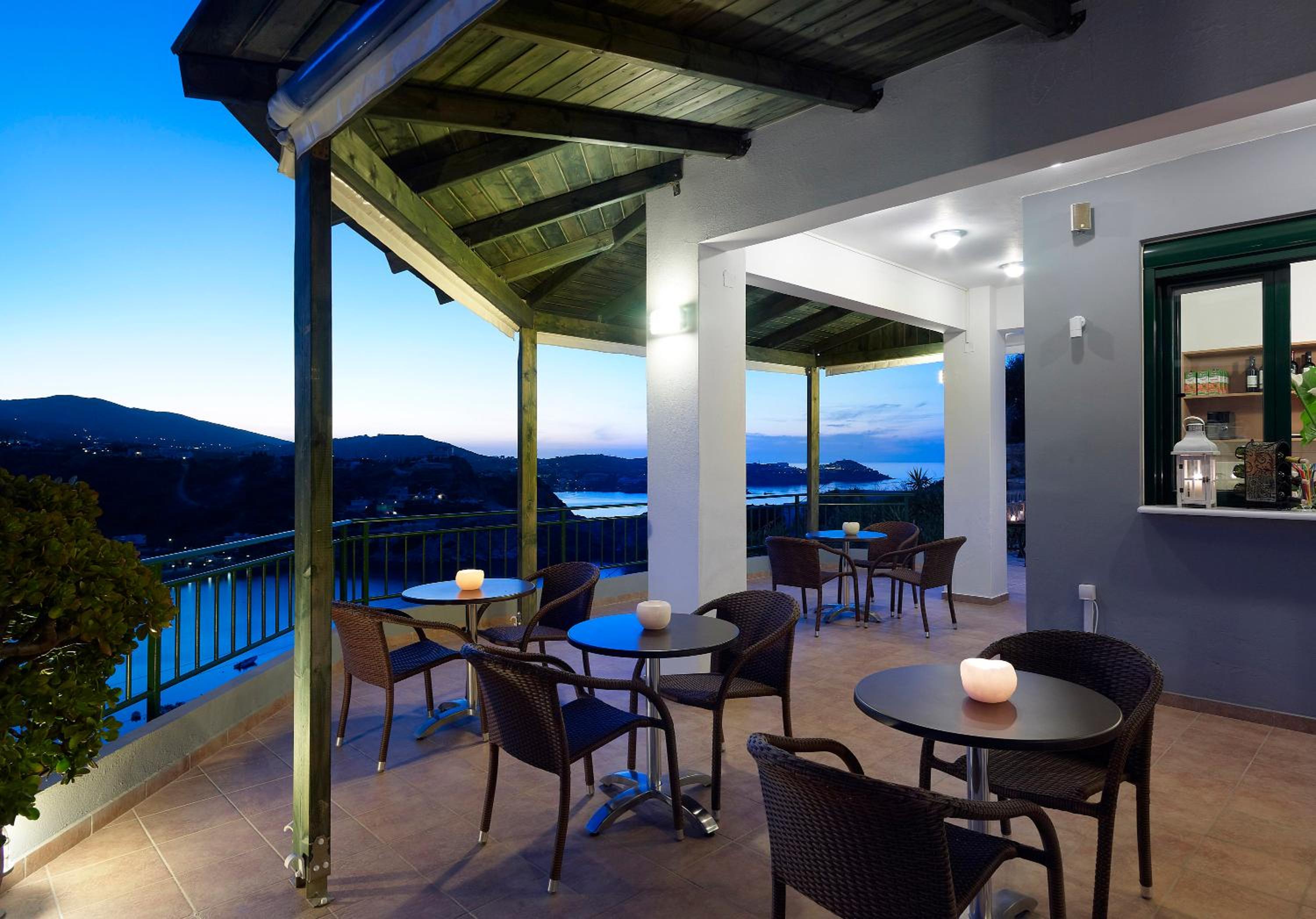 Фото Erivolos Hotel Apartments