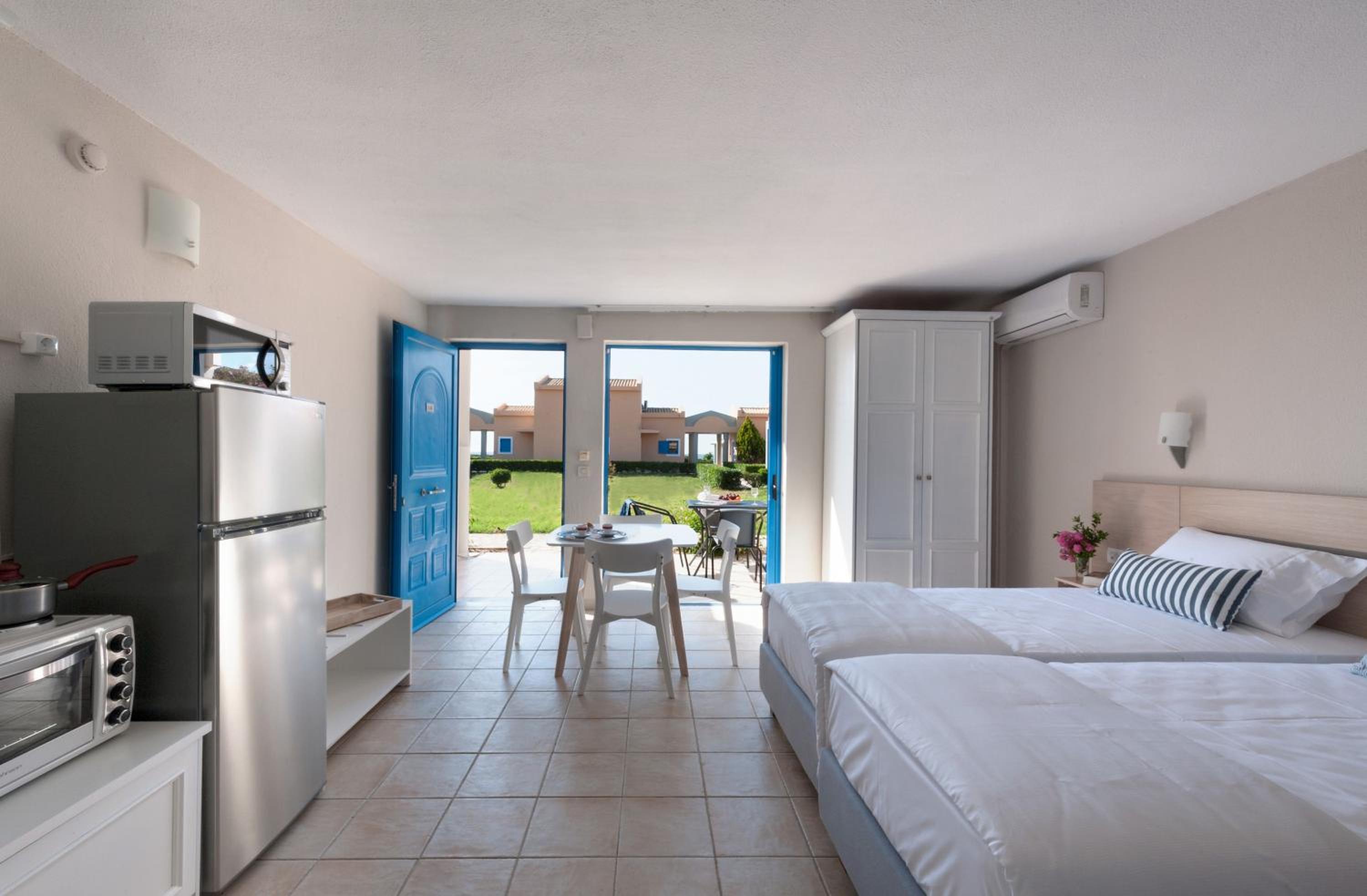 Фото Ammoudia Maisonettes