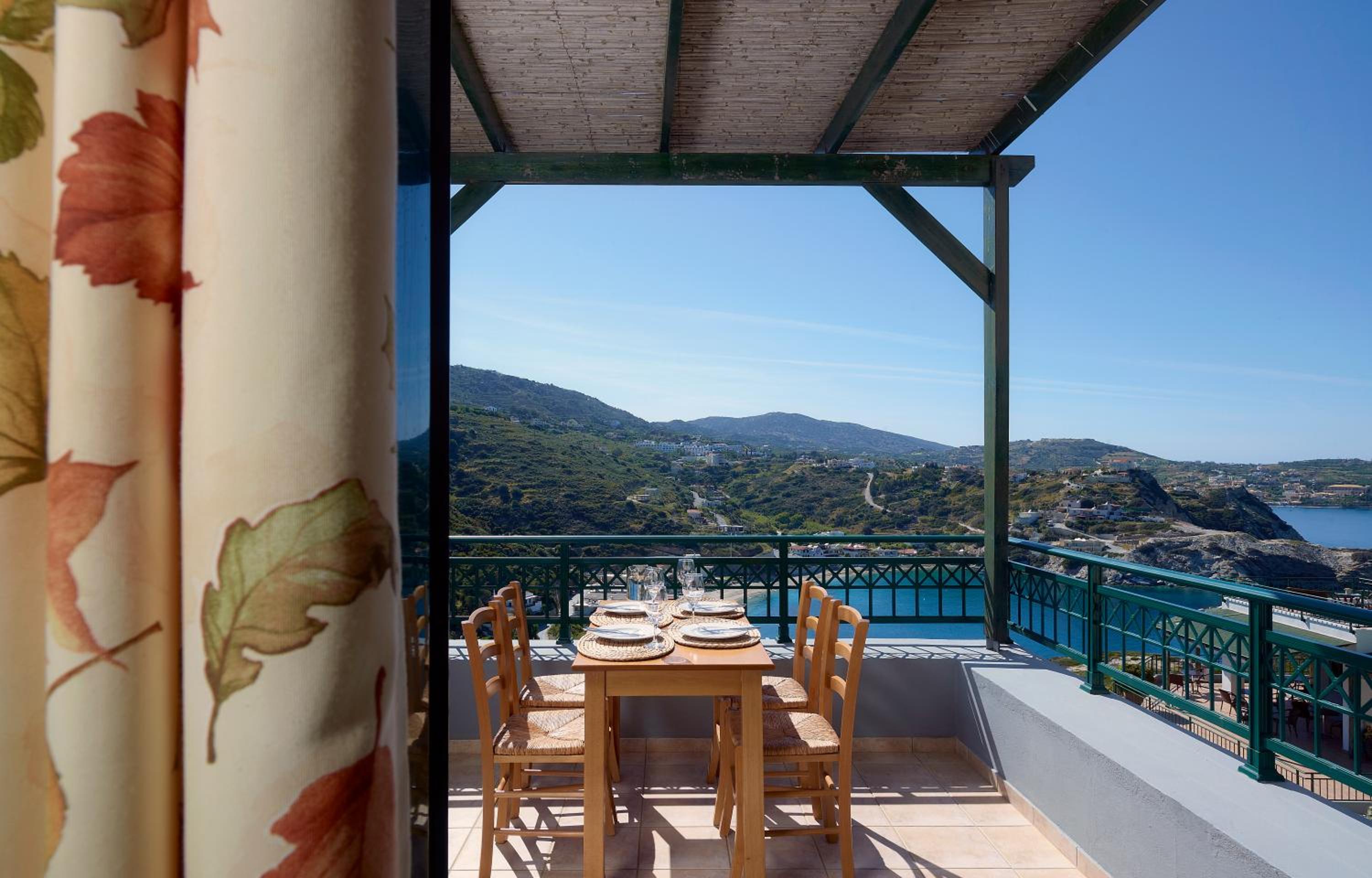 Фото Erivolos Hotel Apartments